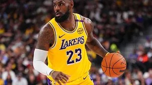 九游体育官网-詹姆斯半场出战17分钟，投篮15中6得到18分4篮板6助攻3抢断