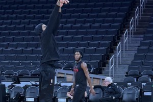 明日打绿军！英格拉姆赛前决定 斯科蒂·巴恩斯出战成疑