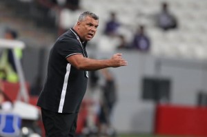 九游体育首页-奥拉罗尤重返西亚执教 签约国足“隔壁”新合同两年