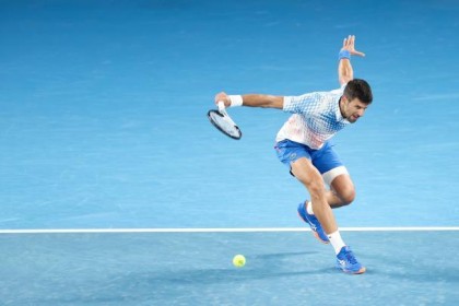 九游-德约“多事之晚”险胜过关 劲敌让路腿伤才是挑战？