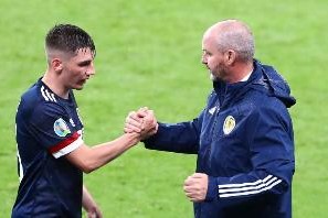 九游体育首页-吉尔莫：和麦克托米奈出门情况会变得疯狂，因为他外貌特征太明显