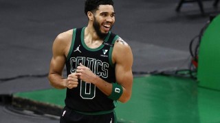 九游体育APP-高难度上篮准绝杀奇才 塔图姆神奇表现让对手赞叹