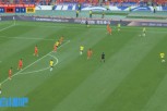 九游体育官网-又是致命失误王大雷黄油手扑救失误送礼！国足主场0-2！