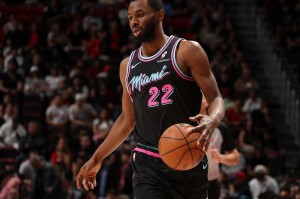 九游体育首页-场均15.6分4.9板！热火迎战老鹰 维金斯因左腿筋紧张缺阵