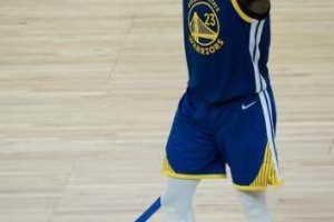 九游体育APP-【现场】G6的汤普森如约而至 金州海风扬起勇士旗帜